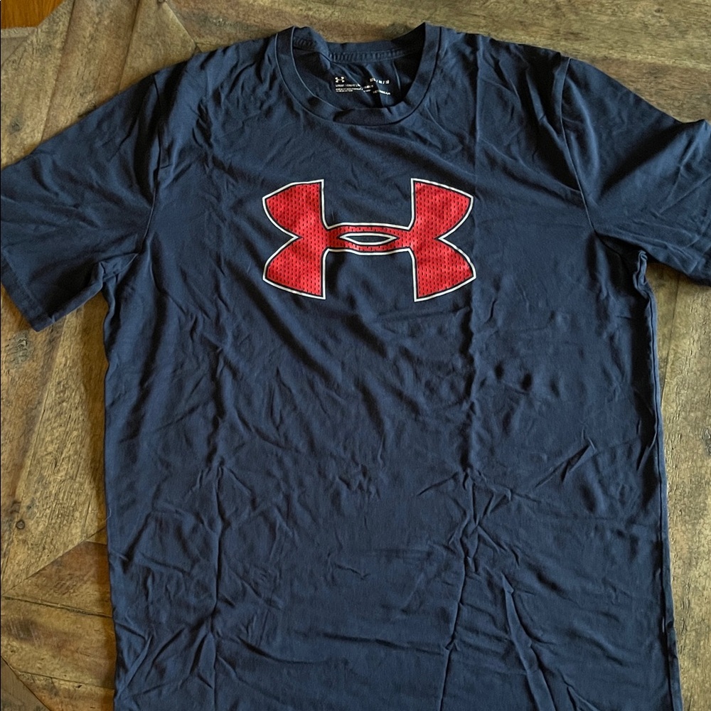 Under Armour Men’s Navy Tee with Red Emblem Medium